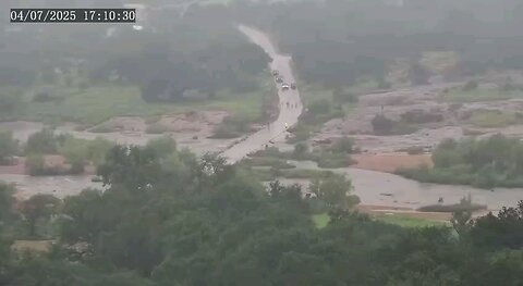 In fast motion: This is what the first moments of the flood in Texas looked like.