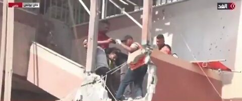 Watch alive broadcast showing the Israeli army's terrorist shelling of civil defense workers in Gaza