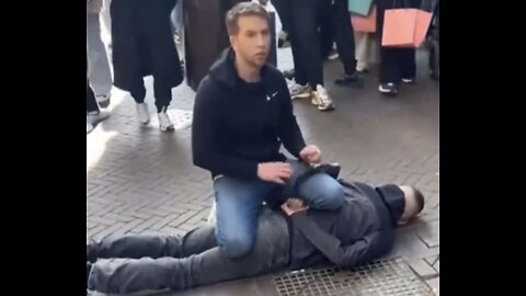 British Tourist Tackles Suspect in Amsterdam Stabbing Spree | 5 Injured
