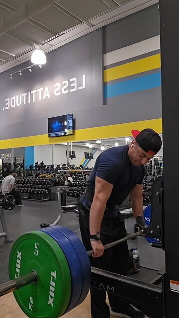 Shrugs and lateral raises #lafitness #chuzefitness #planetfitness #preworkout #protein