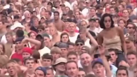 “Interstate Love Song,” from STP’ Live Rolling Rock Town Fair in 2001.