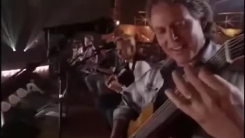Eagles performing "Hotel California" on acoustic (1994)