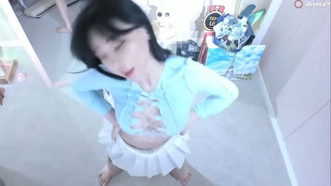 Hot girl shaking ass