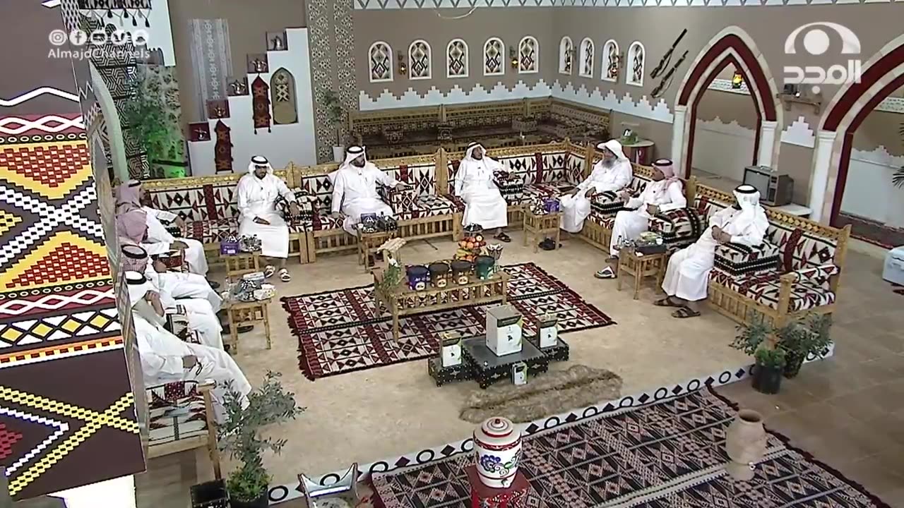 شاف عجوز حزينة تبكي طلبت منه يسفرها لأهلها وبعد سنوات كانت الصدمة غير محتملة _ عبدالله المخيلد