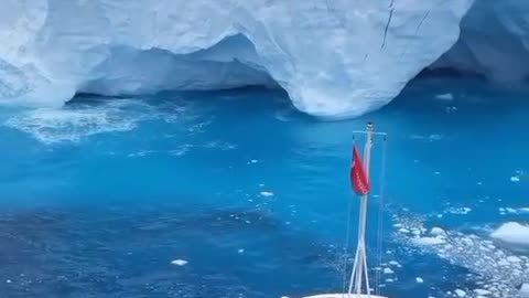 The Icewall close up pretty cool footage