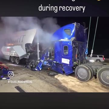 Swift truck caught on fire during recovery. 🔥🔥🔥