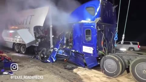 Swift truck caught on fire during recovery. 🔥🔥🔥