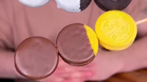 How to eat CHOCOLATE COOKIES with your best friend properly? 😎❤️🍫