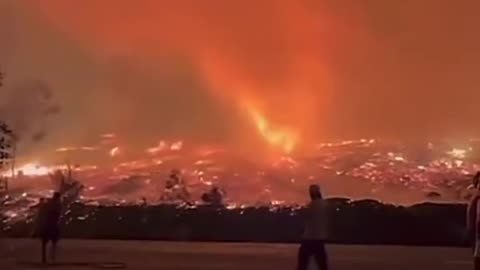 #viral | 🔥 Fire Tornado Spotted in Wildfire-Hit Portugal