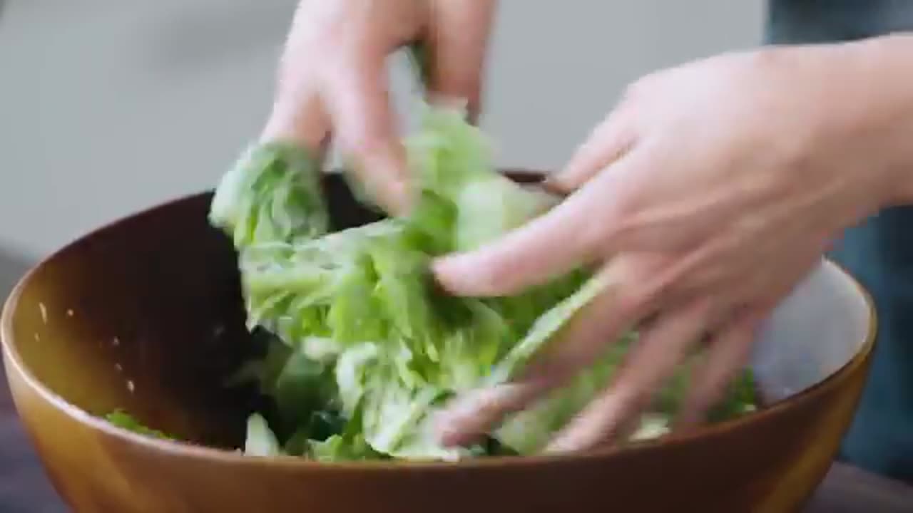 Why Salads Always Taste Better At Restaurants