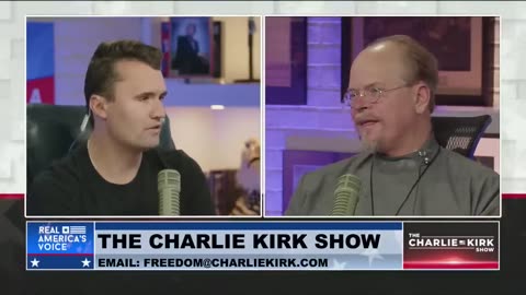 Ereticu Ecumenist John Strickland se roaga la "LITURGHIE" PTR. MASONUL TRUMP, Charlie Kirk IL APROBA