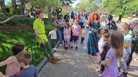 Disneyland LIVE Peter Pan Games with Merida and Captain Hook