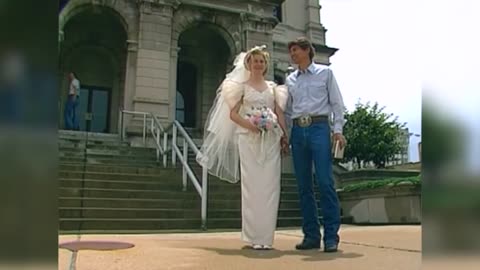 June 28, 1993 - Indiana Wedding of Julia Roberts & Lyle Lovett Creates Buzz