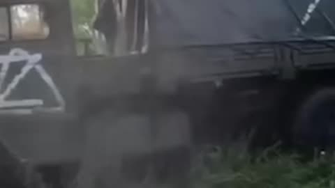 Ukrainian troops ambush Russian truck