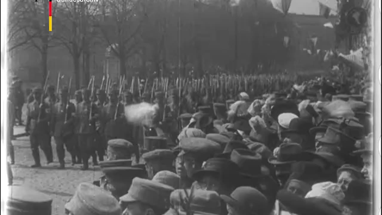 BA_Einzug_des_siegreichen_Generals_von_Mannerheim_in_Helsingfors_BWinBW_18fps