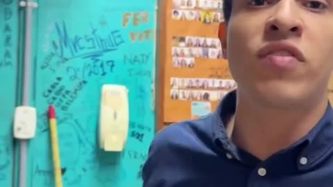 Assim como na globo tem o quartinho do pó, nas universidades federais tem a sala da maconha financiada com o dinheiro dos brasileiros.