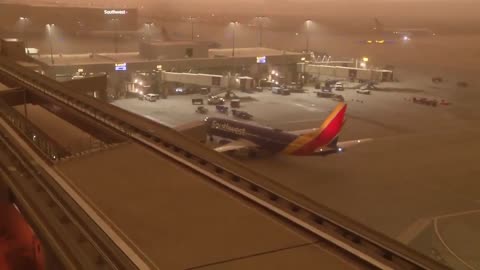 A sandstorm paralyzed Phoenix Airport in Arizona, USA