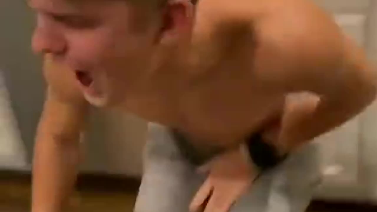 Funny Moments - Flexing his muscles but not protecting his weakest body part 😂