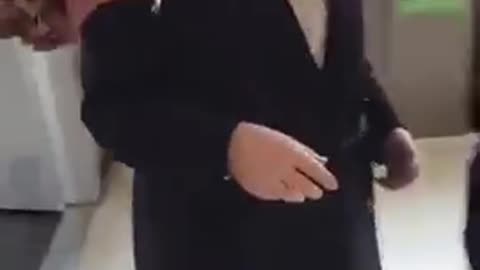 MAN CATCHES YID TAKING PICTURES OF LITTLE GIRLS
			