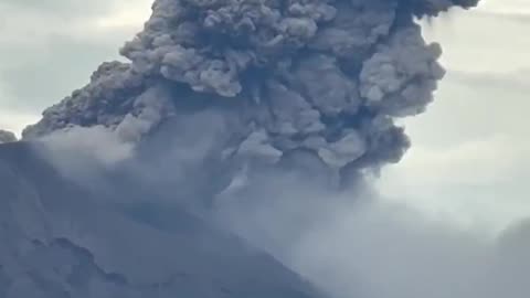 Japan’s Sakurajima Volcano in Kyushu Erupted Today Throwing Ash Plume 12,000 ft in the Air