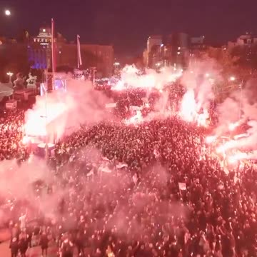 💥 Massive government rally in Belgrade, Serbia, led by President Aleksandar Vučić.