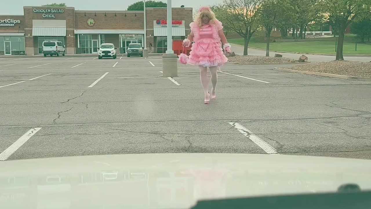 🤯👠 Is This Real? He Walks Flawlessly in Heels! Maybe He's a Pro? | FunFM