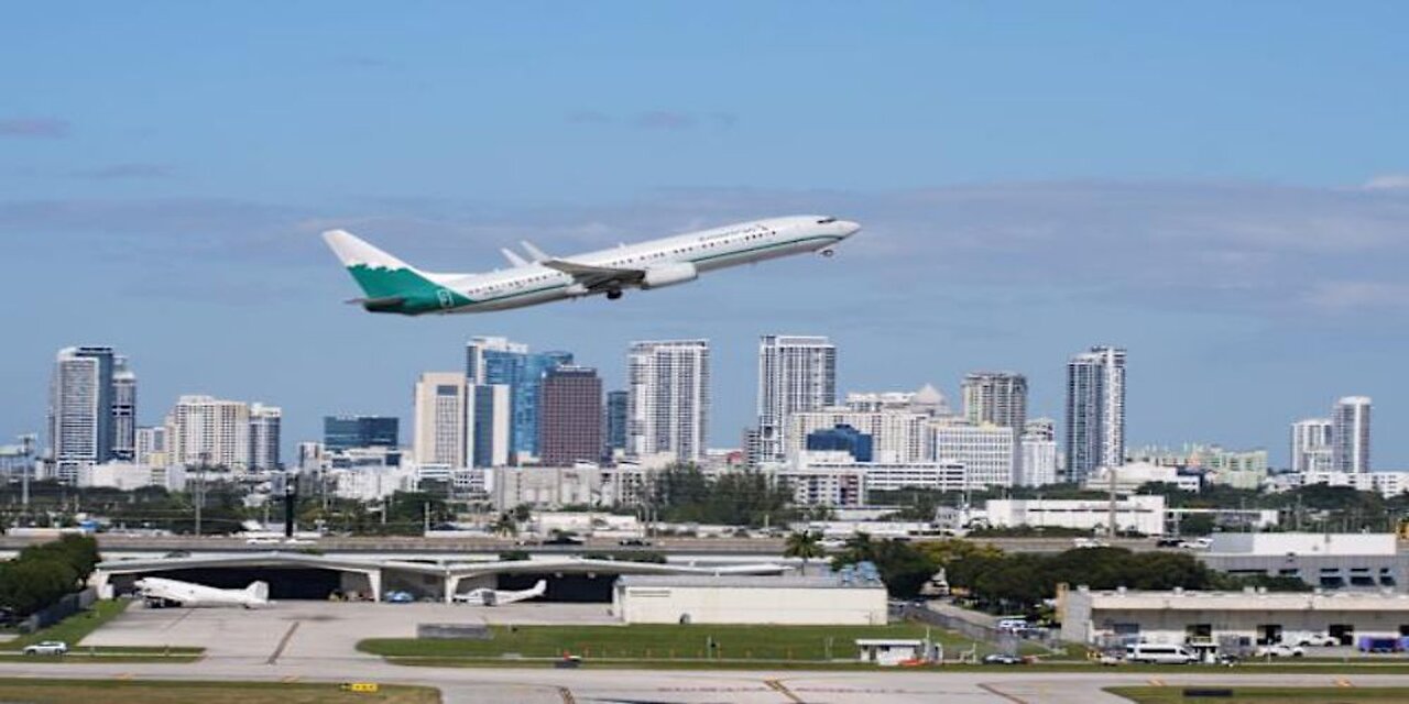 Bipartisan Bill Would Pay Air Traffic Controllers in Shutdowns