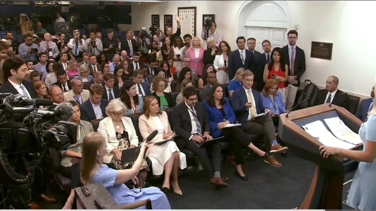 Doocy to Leavitt: Does Trump Want Mandani Deported?