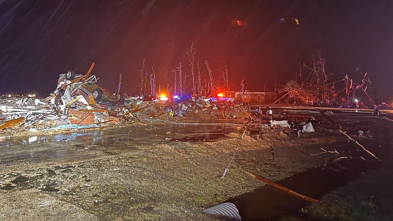 Violent Tornadoes Rake Across Central US In Rare 5 Of 5 Threat - Magma Migration In Iceland