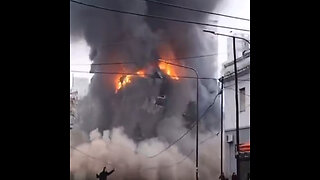 Fuerte incendio causa derrumbe de edificio en La Plata