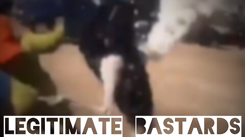 Ostrich vs Arab. FIGHT!