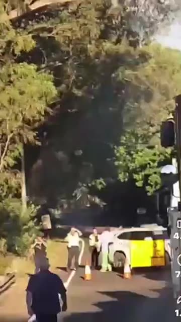 Victoria Bush Fires - Trucks have been delivering haystacks to farmers Govt stopping them