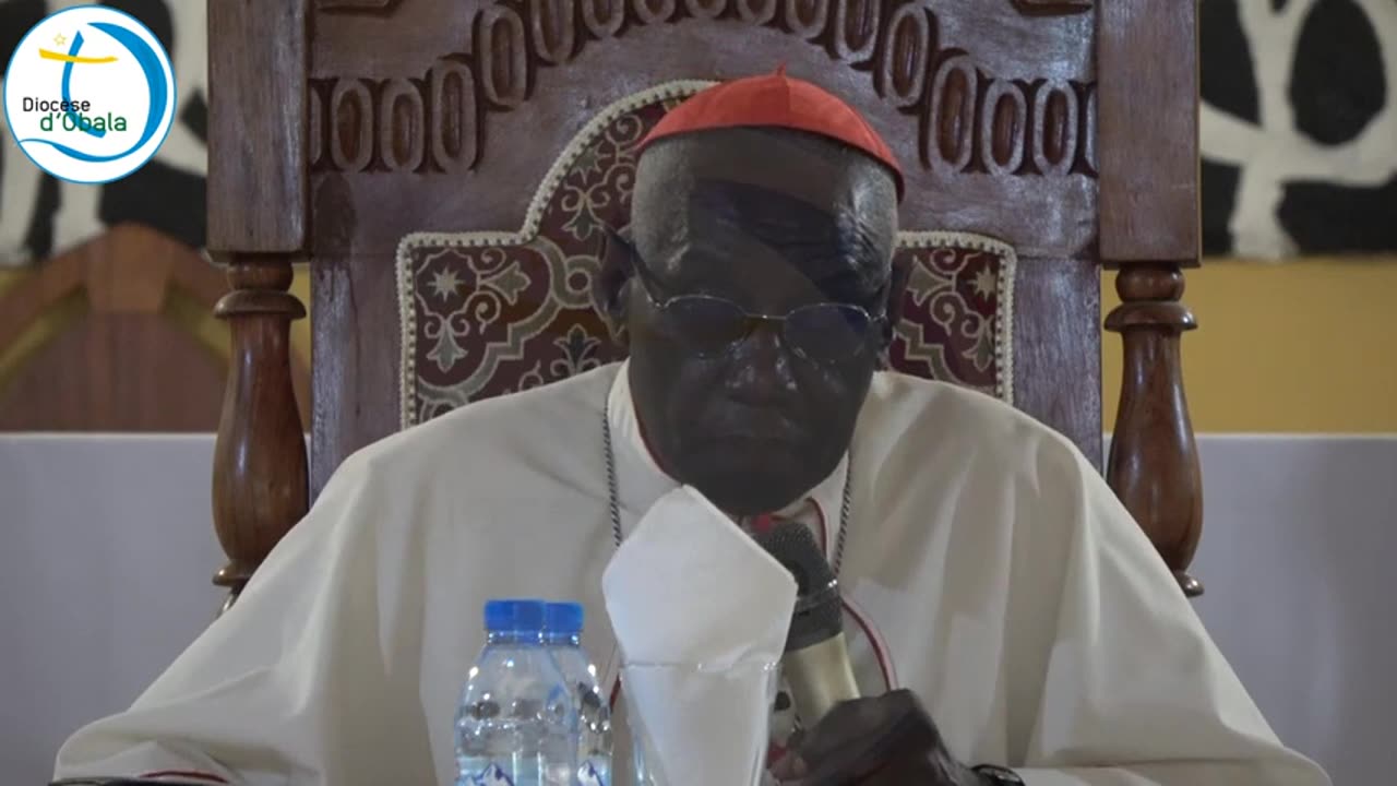CARDINAL ROBERT SARAH: RENCONTRE AVEC LE CLERGE DOBALA