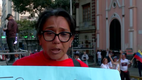 Maduro's supporters protest in Caracas demanding his release