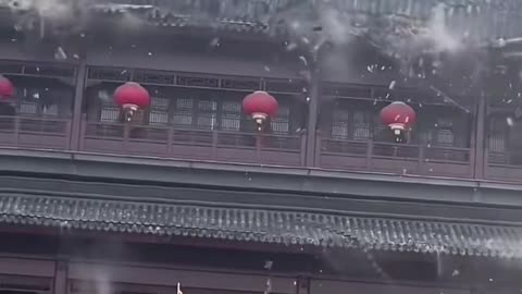 Ceiling of 650-Year-Old Chinese Fengyang Drum Tower Collapses, Sending Tourists Scrambling