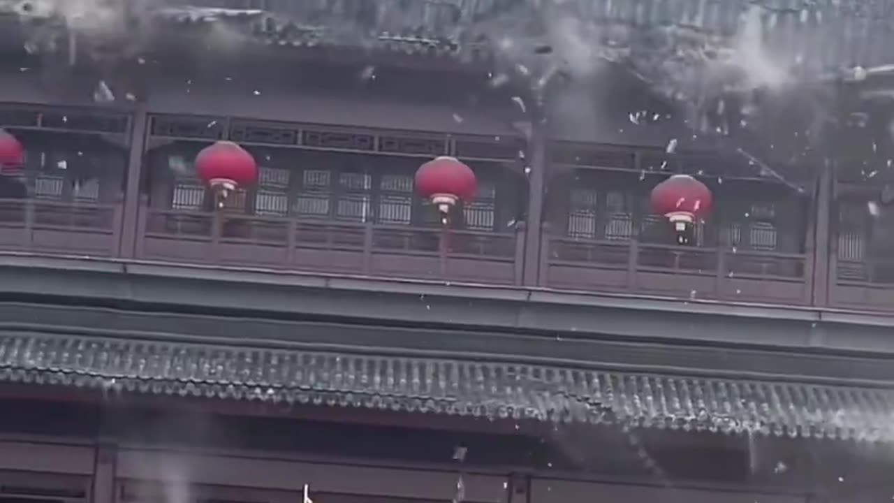 Ceiling of 650-Year-Old Chinese Fengyang Drum Tower Collapses, Sending Tourists Scrambling