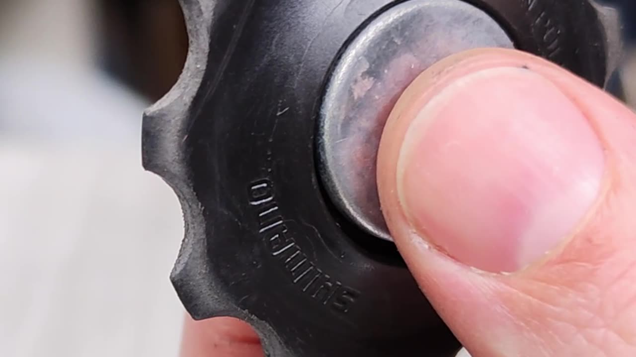 How to assemble and install bike derailleur