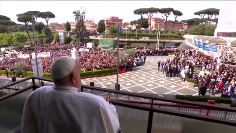 Pope Francis makes first public appearance in five weeks