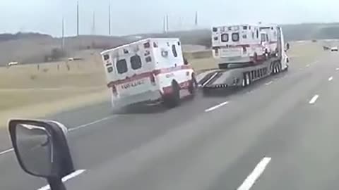 What’s the Real Danger of Loose Cargo on Highways? 😱🚚💥