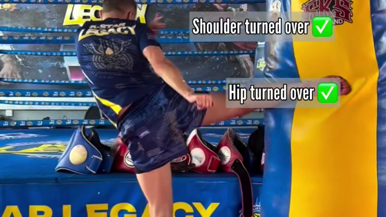 Muay Thai - common round kick beginner mistakes