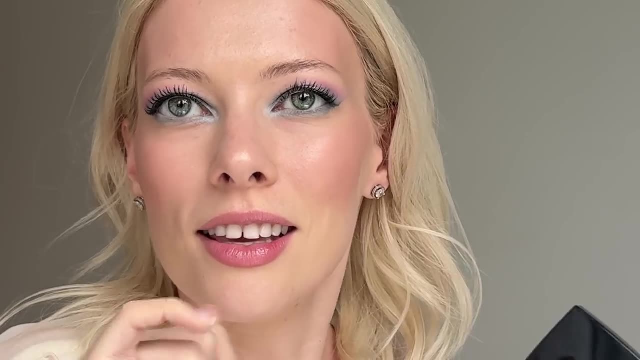 Soft Glam Tutorial - Spring Blue & Pink Smokey Eye P25