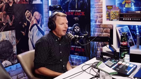 TOM-OLIVER REGENAUER über Trump, Epstein, Höcke & die "ermordeten" Stars →