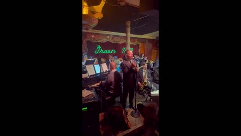 Frank Sinatra cover of New York New York - Big Band Singer Frank Lamphere