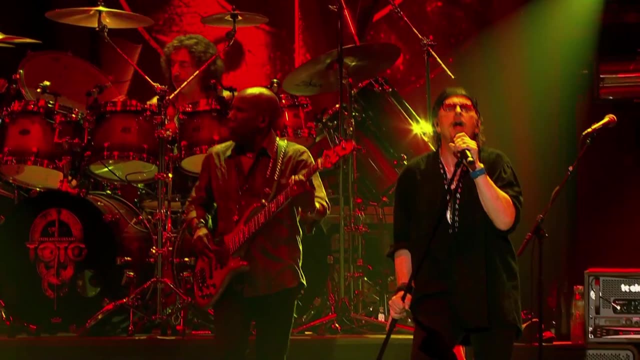 Falling in Between - Toto (live)