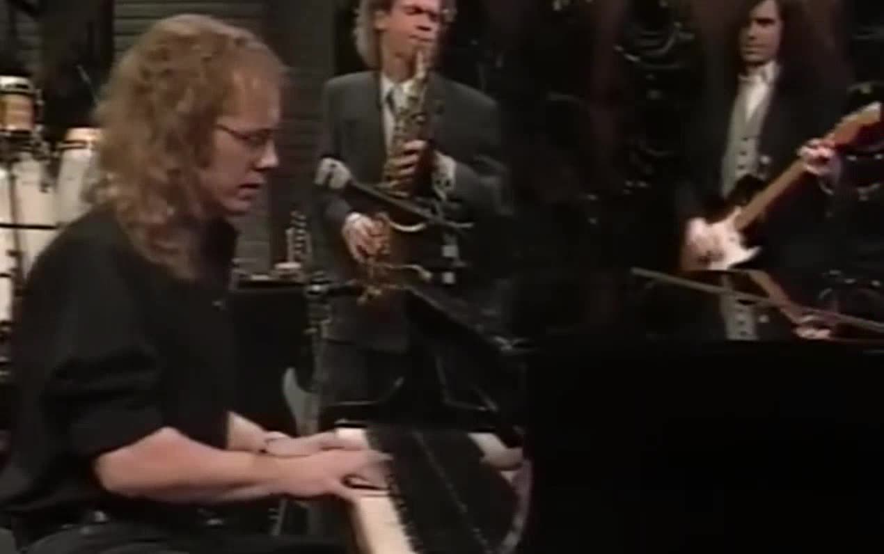 Warren Zevon - "Send Lawyers Guns And Money" (1989 performance)