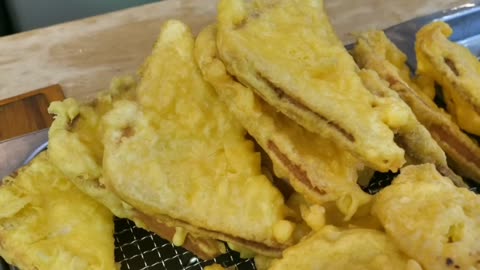 "Street Food in Korea - The Ultimate Fried Treats Tour!"