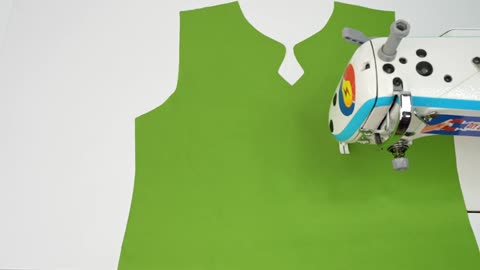A sewing tip on how to make a neckline easily _ Useful sewing tips and tricks