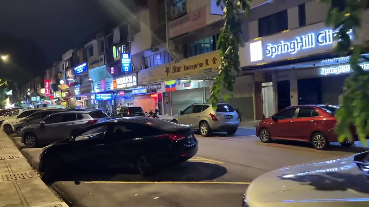 Walking to 1 Utama, the Biggest Mall in Malaysia