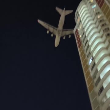 Massive 4-Engine Airliner Flying Low Over Downtown Moscow During Ongoing Drone Attacks