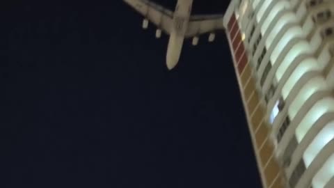 Massive 4-Engine Airliner Flying Low Over Downtown Moscow During Ongoing Drone Attacks